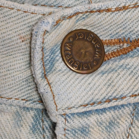 Wrangler Men's Light Wash Denim Shorts - Picture 2 of 8